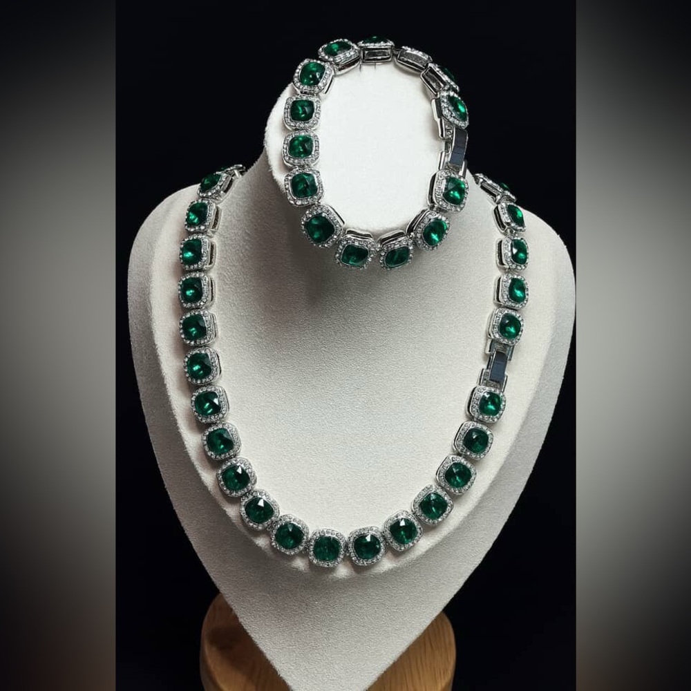 Elegant Silver tone and Green gemstone  Necklace and Bracelet Set